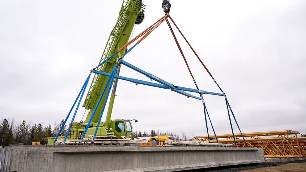 DSC02533_cropped Lyftok aluex30_30tons lyftok för bodar, båtar , byggelement_m.m._actionbild_1_pgexoortab1983